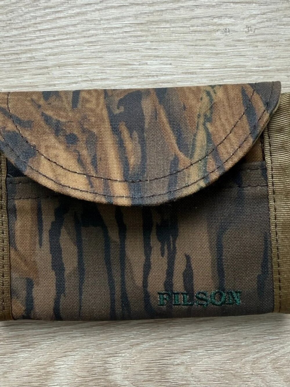 FILSON - MiUSA Smoke jumper tin cloth shadow grass wallet - NWOT